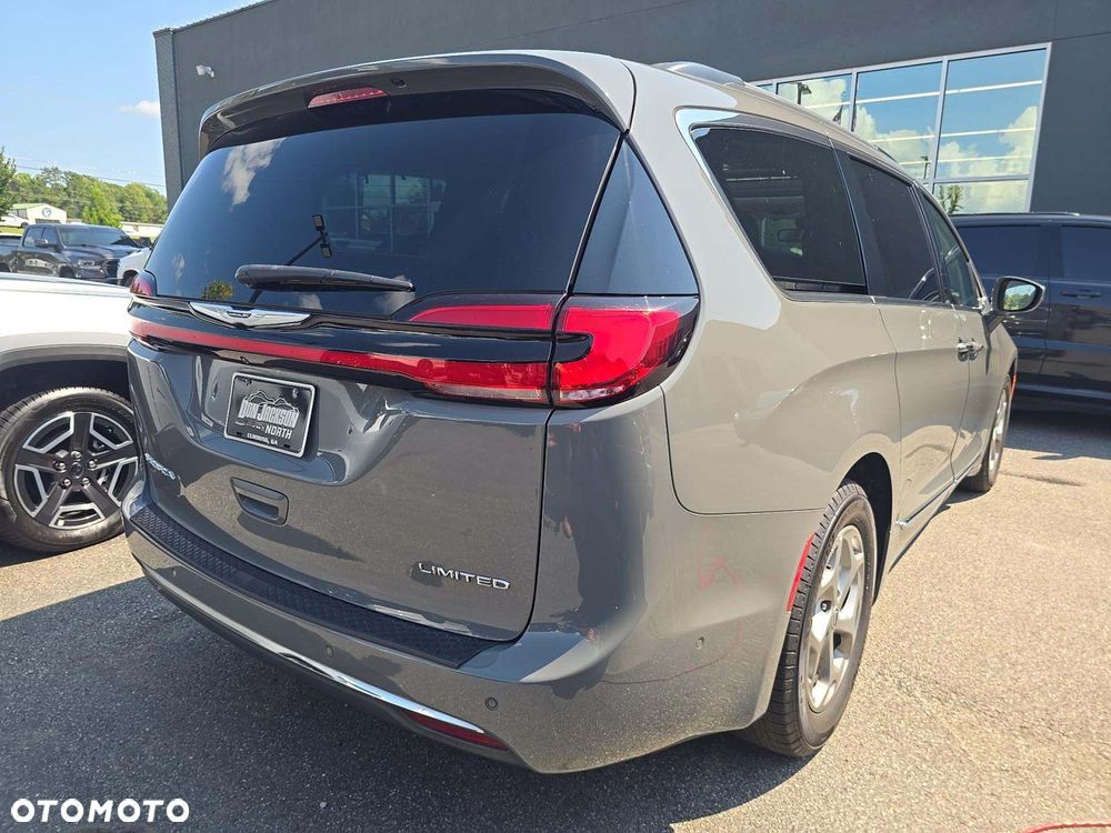 Chrysler Pacifica - 4