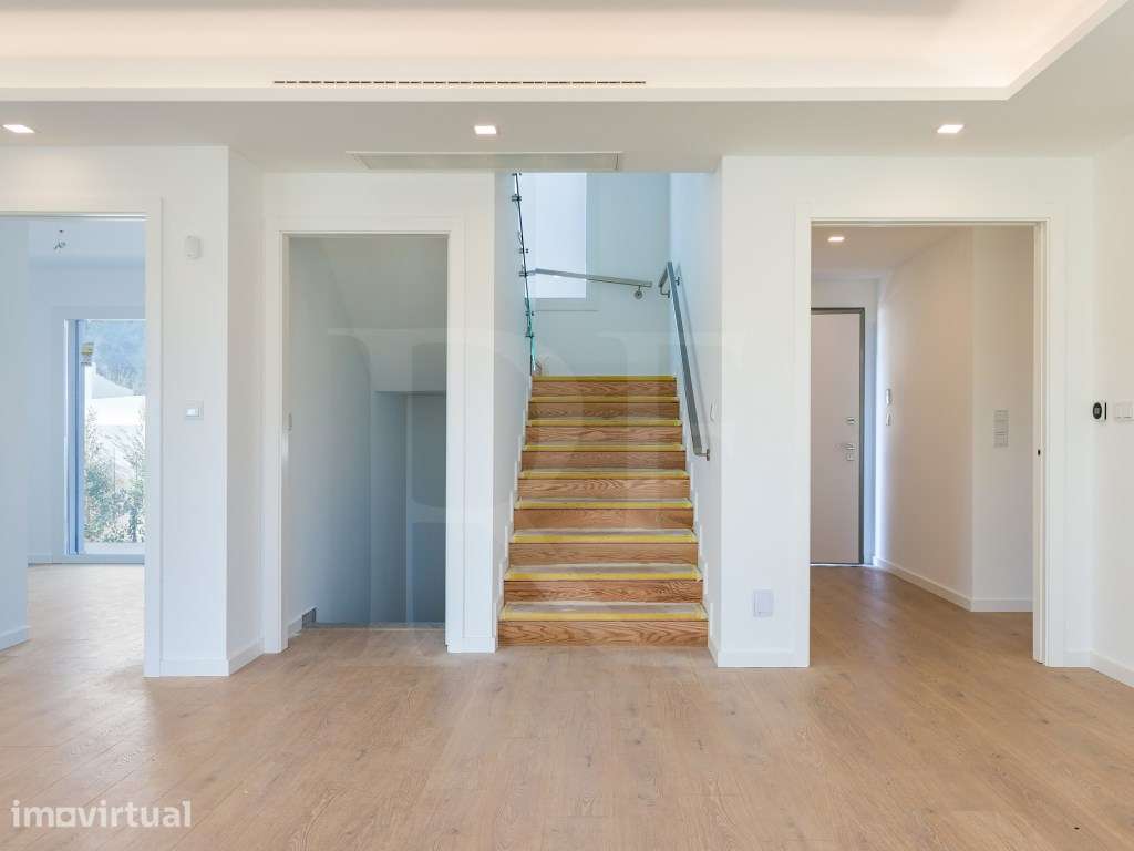 Moradia T4 moderna com piscina privativa em condomínio privado - Grande imagem: 4/20