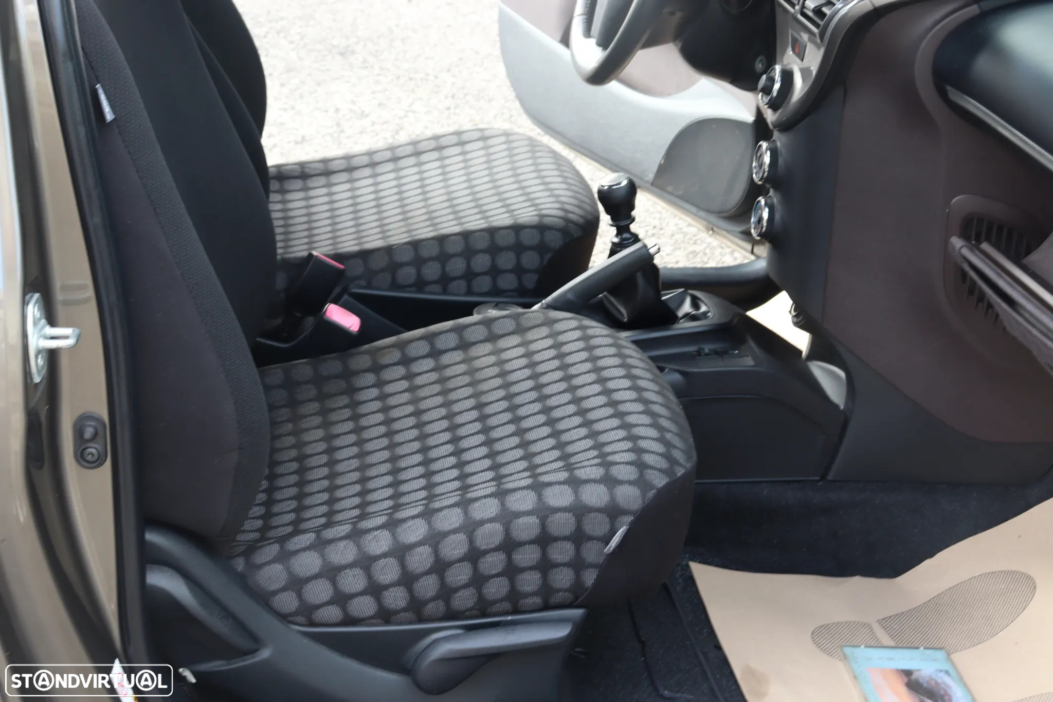 Toyota iQ 1.4 D-4D 2 EP - 27