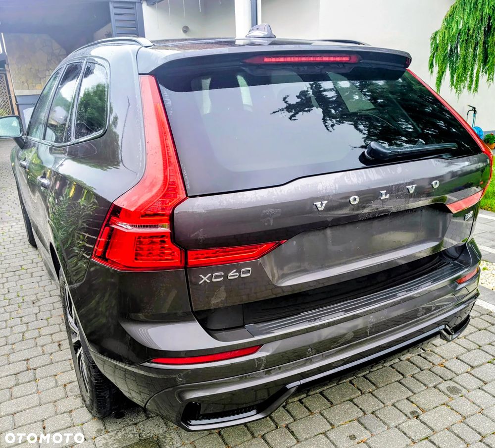 Volvo XC 60 B4 D Plus Dark - 4