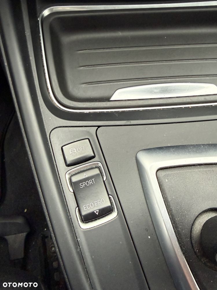 BMW Seria 3 320i xDrive - 22