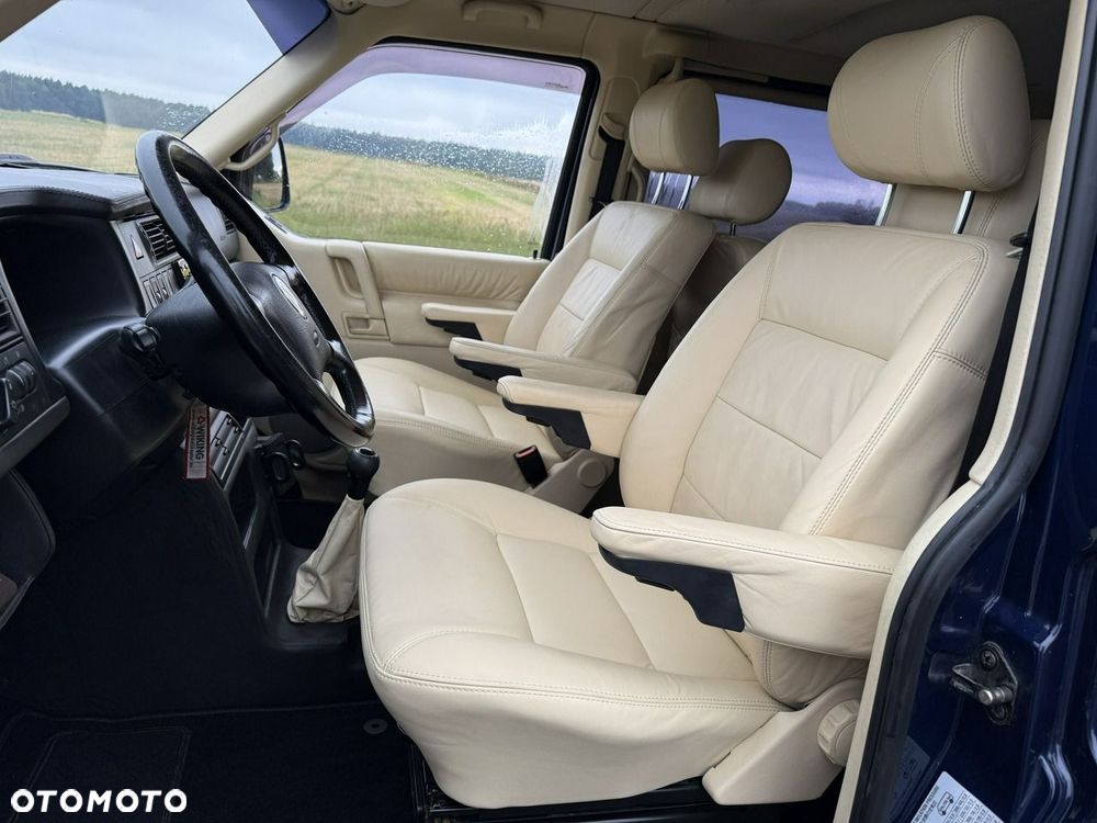 Volkswagen Multivan - 36