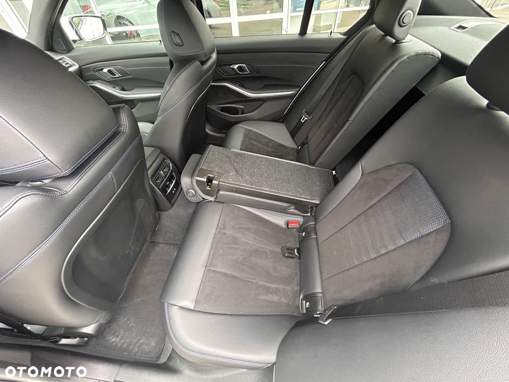 BMW Seria 3 318i M Sport sport - 20