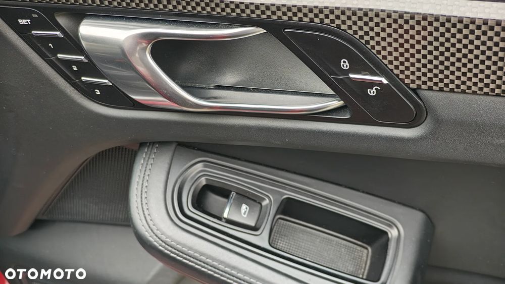 Porsche Macan - 25