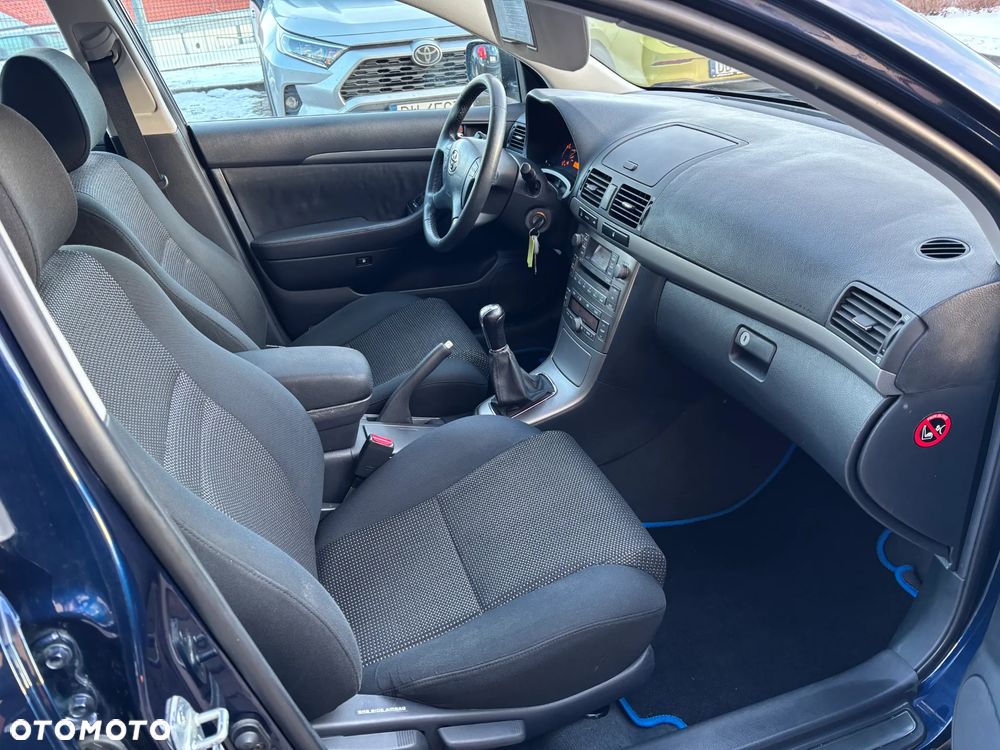 Toyota Avensis 1.8 VVT-i Executive - 25