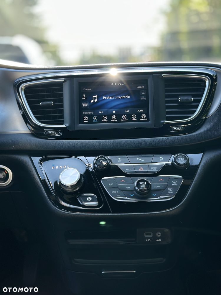 Chrysler Pacifica - 23