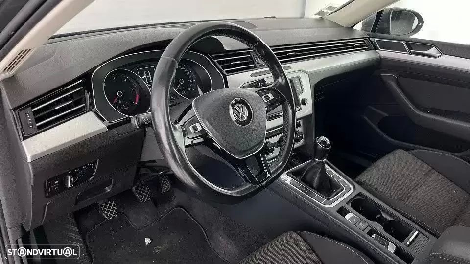 VW Passat 1.6 TDI Highline - 7