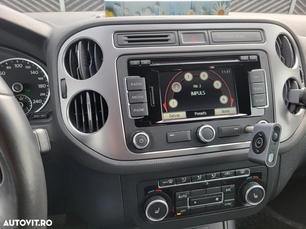 Volkswagen Tiguan 2.0 TDI DPF 4Motion BlueMotion Technology DSG Lounge Sport & Style - 9