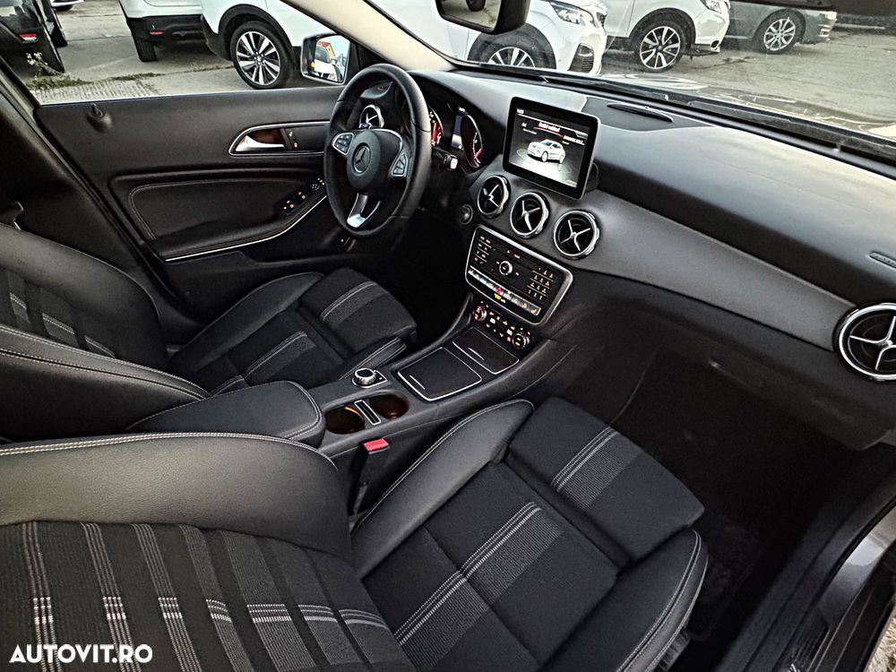 Mercedes-Benz GLA 220 d 4Matic 7G-DCT - 17