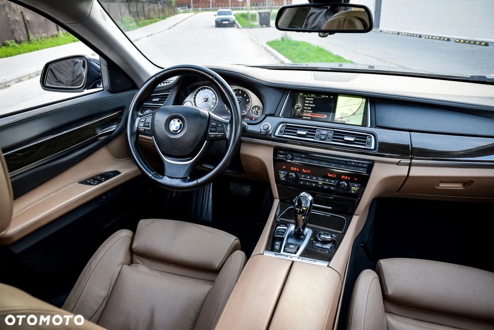 BMW Seria 7 740i L - 31