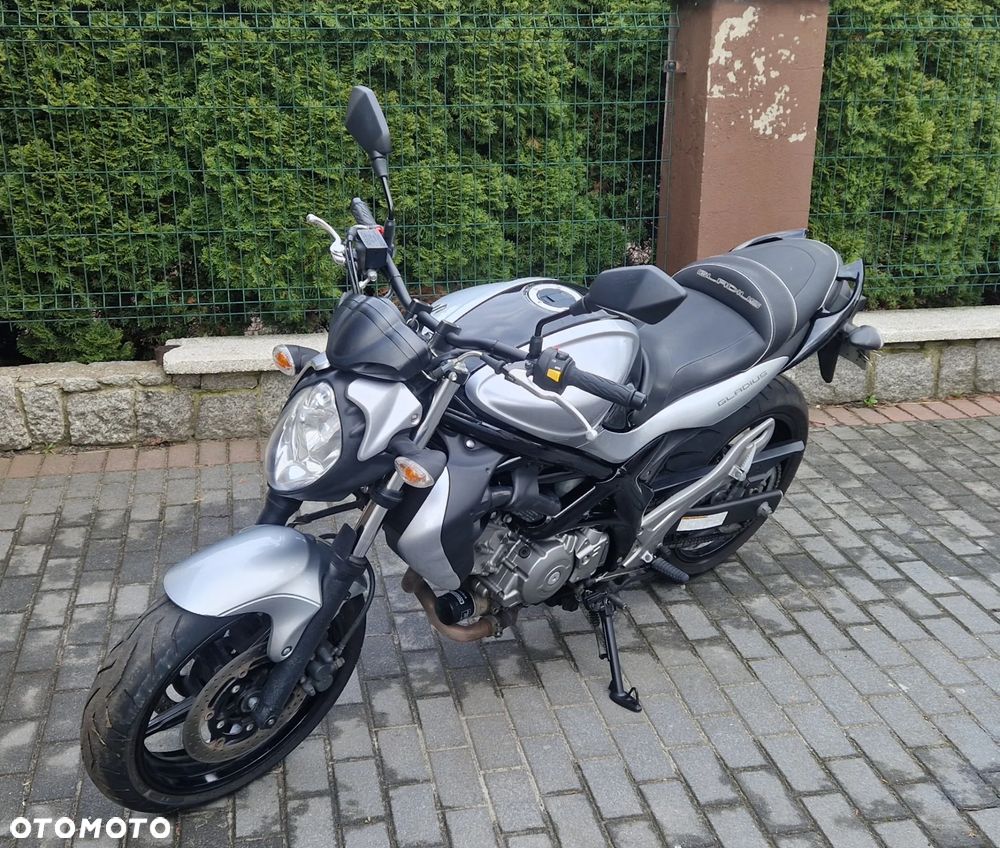 Suzuki Gladius - 5