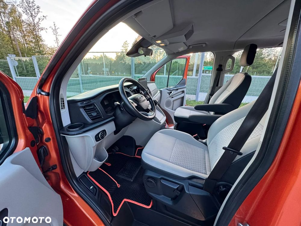 Ford Tourneo Custom - 9