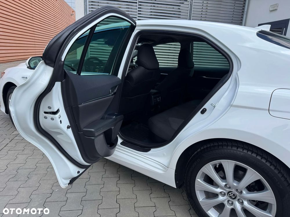 Toyota Camry 2.5 Hybrid Comfort CVT - 36