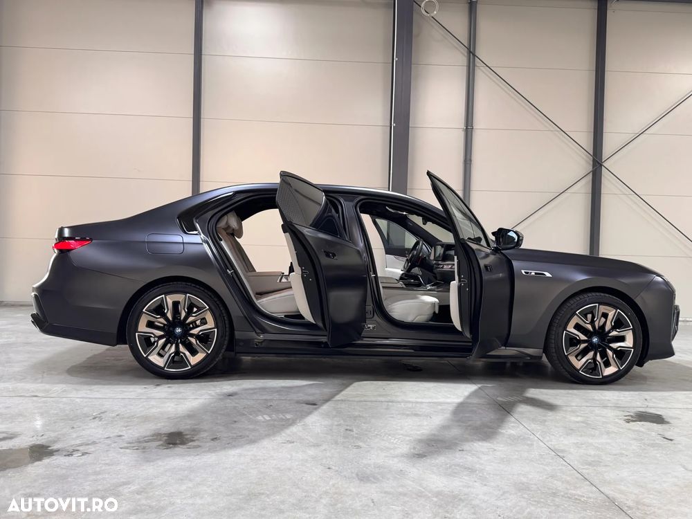 BMW M7 M760e xDrive AT PHEV - 9