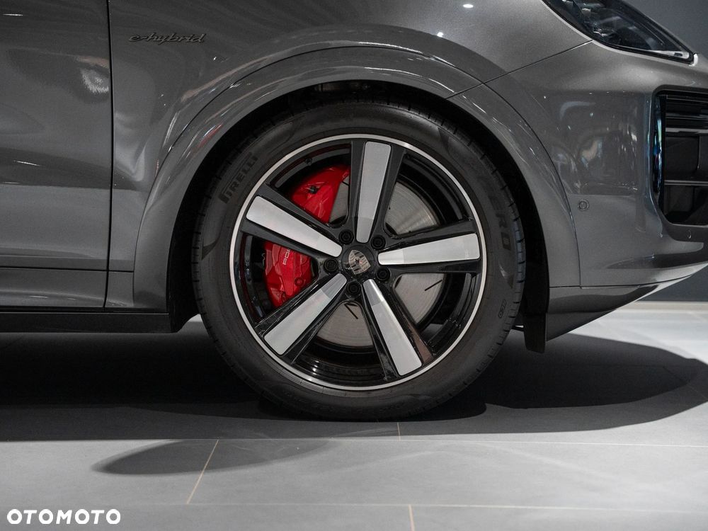Porsche Cayenne Turbo E-Hybrid PHEV - 9
