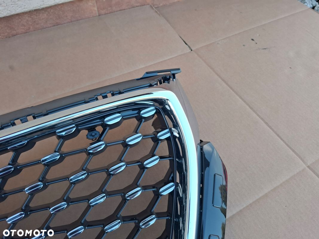 GRILL ATRAPA MG ZS KAMERA ORYGINAŁ ŁADNY STAB - 3