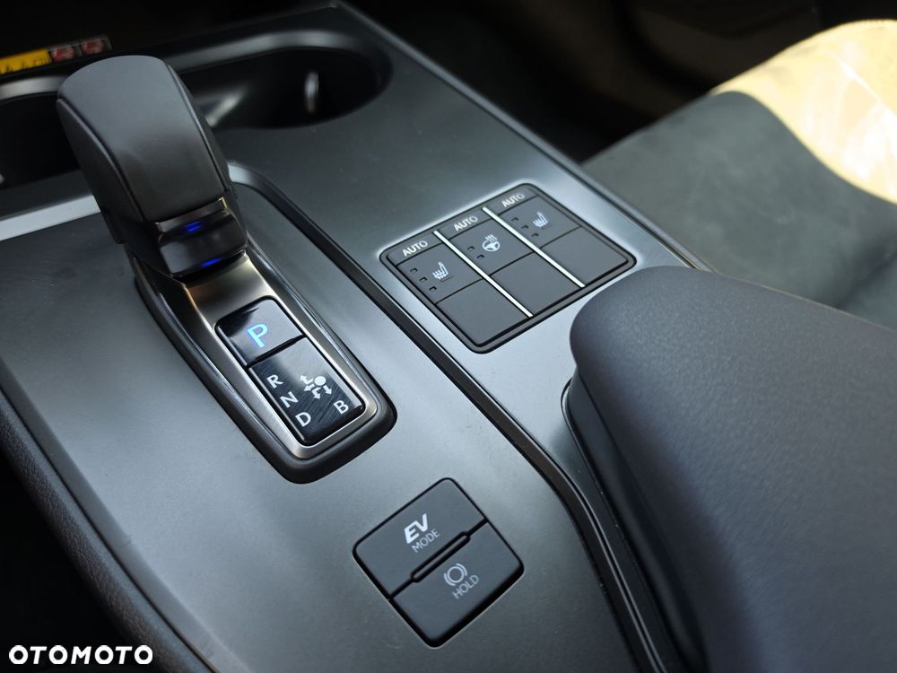 Lexus UX 300h Business - 19