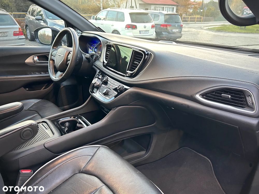 Chrysler Pacifica - 18