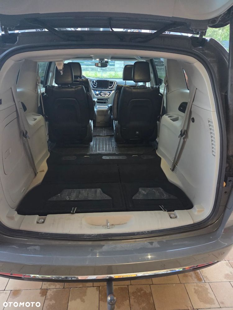 Chrysler Pacifica - 21