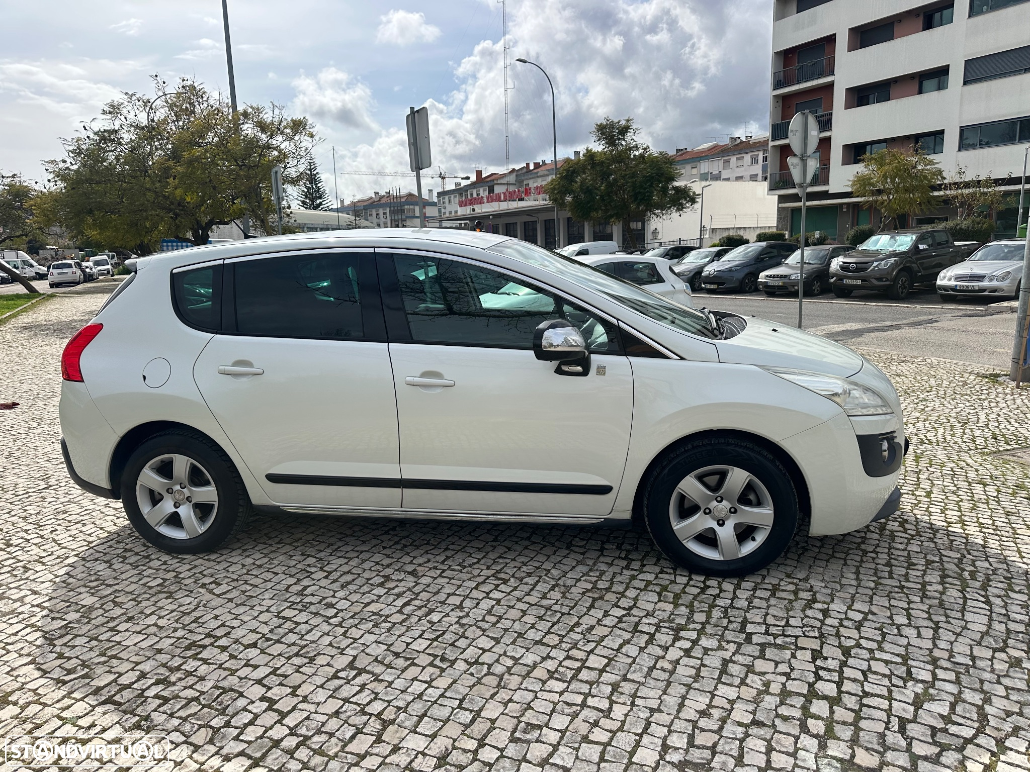 Peugeot 3008 2.0 HDi Hybrid4 99g - 11