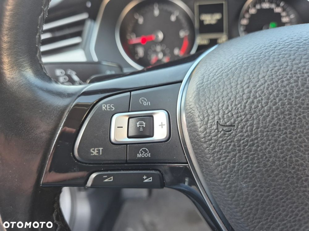 Volkswagen Passat - 36