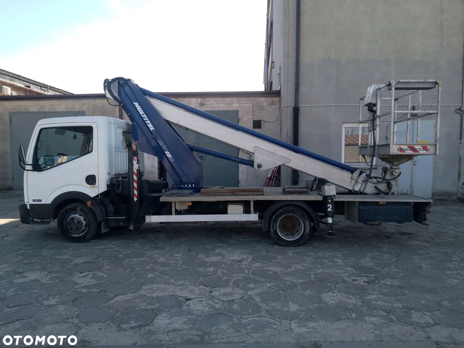 Nissan Cabstar - 1