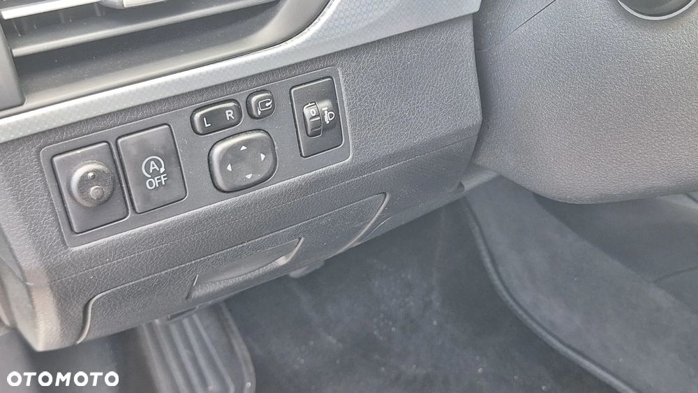 Toyota Avensis - 11
