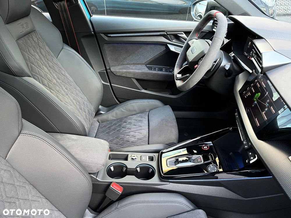 Audi RS3 Limousine - 14