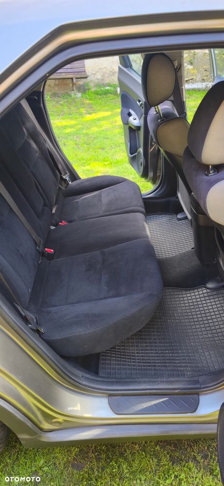 Honda Civic 1.8 Comfort - 11