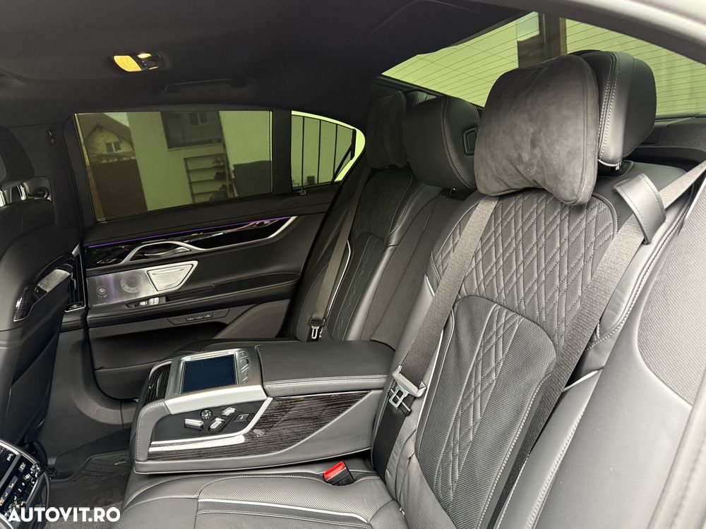 BMW Seria 7 730d xDrive MHEV - 30