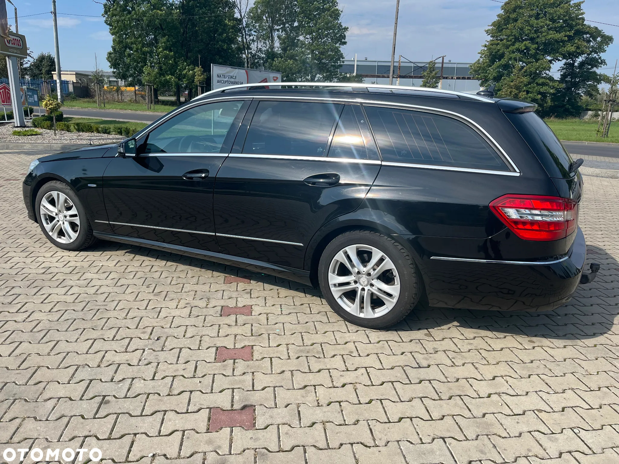 Mercedes-Benz Klasa E 220 T CDI DPF BlueEFFICIENCY Automatik Avantgarde - 6