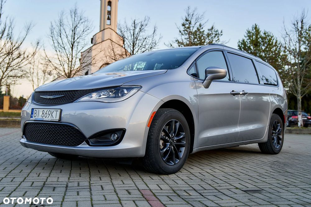 Chrysler Pacifica - 10