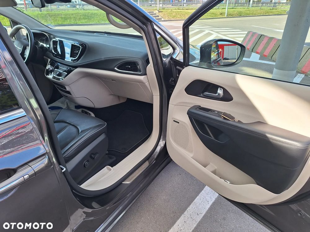 Chrysler Pacifica - 7