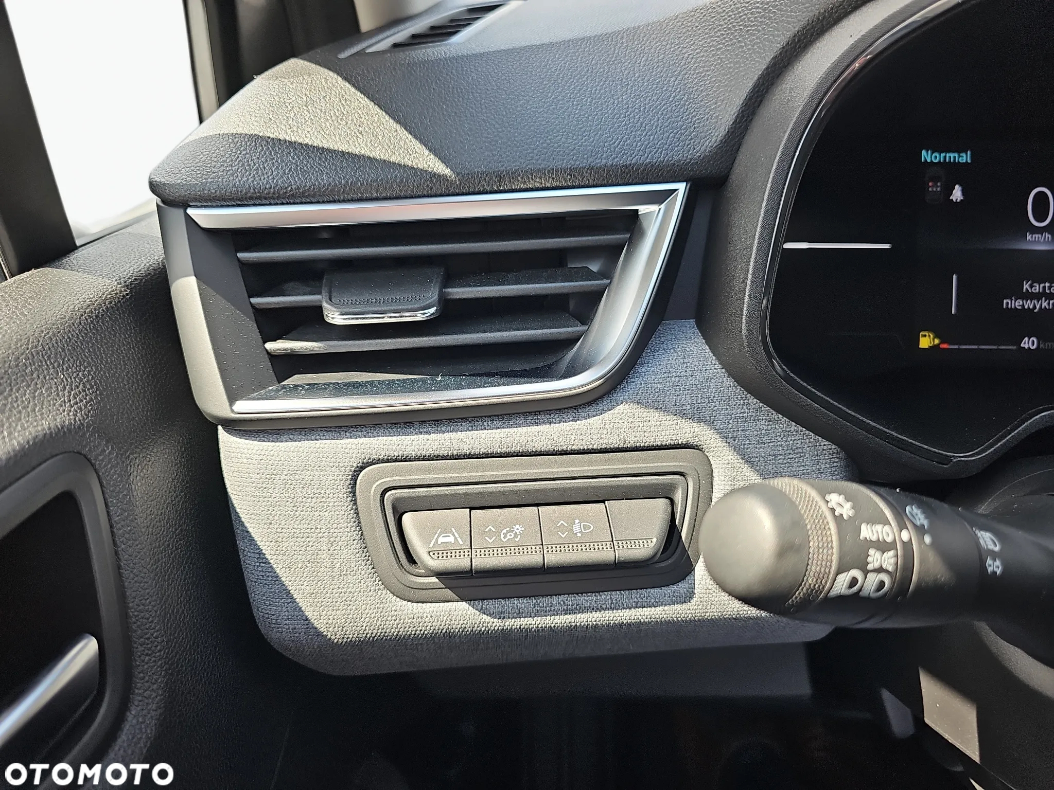 Renault Clio 1.0 TCe Evolution - 23