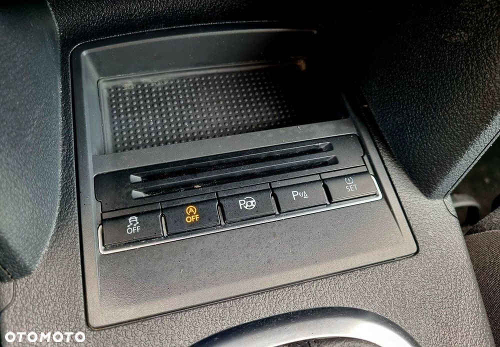 Volkswagen Touran 2.0 TDI DPF DSG Comfortline - 18