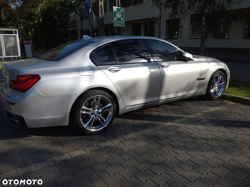 BMW Seria 7 740i - 4