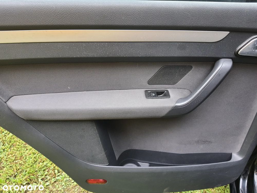 Volkswagen Touran 1.6 TDI DPF BlueMotion Technology Comfortline - 23