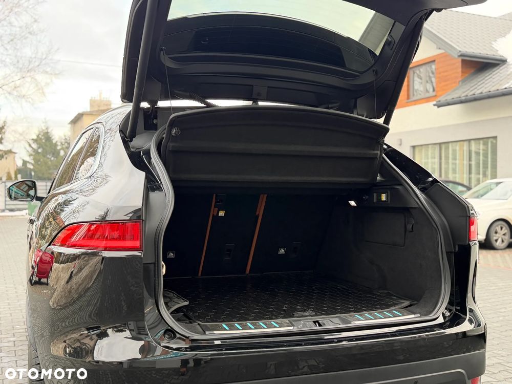 Jaguar F-Pace 30t AWD Portfolio - 27