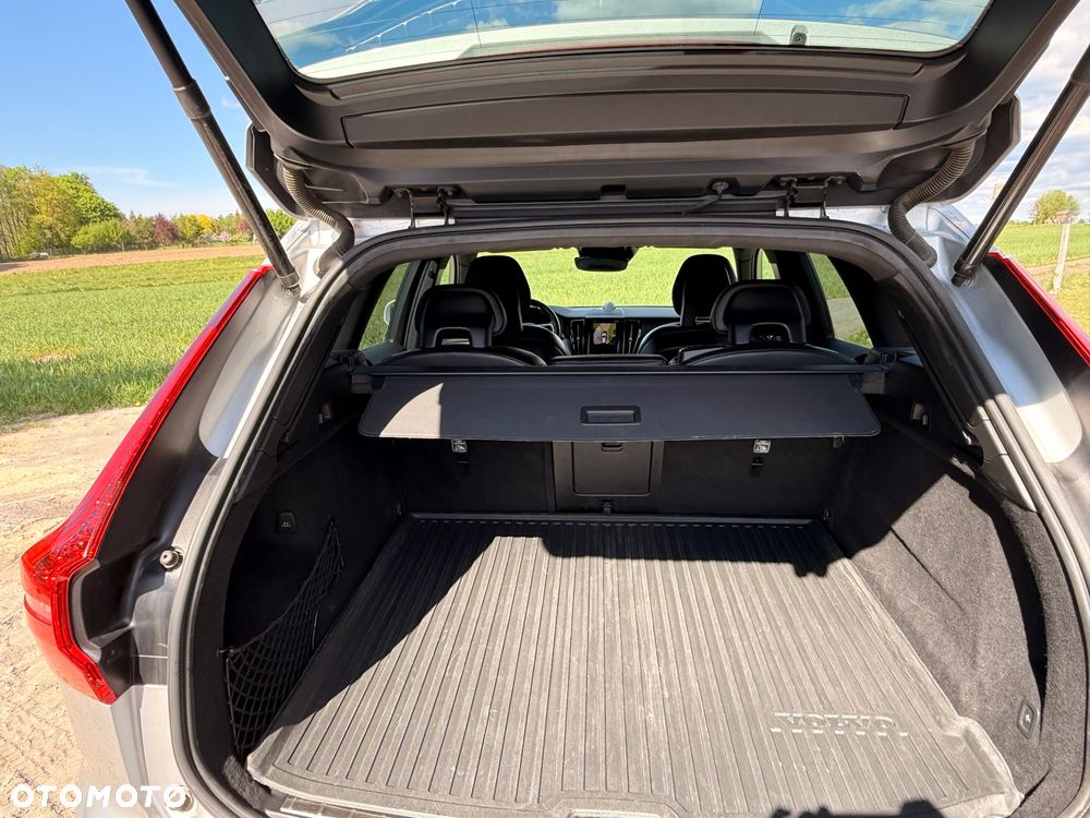 Volvo XC 60 D5 AWD R-Design - 6