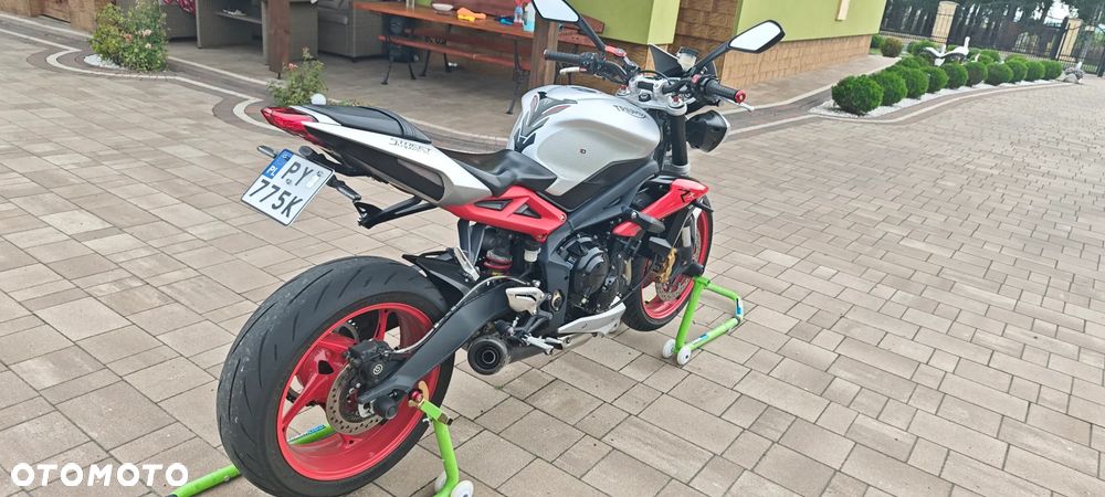 Triumph Street Triple - 14