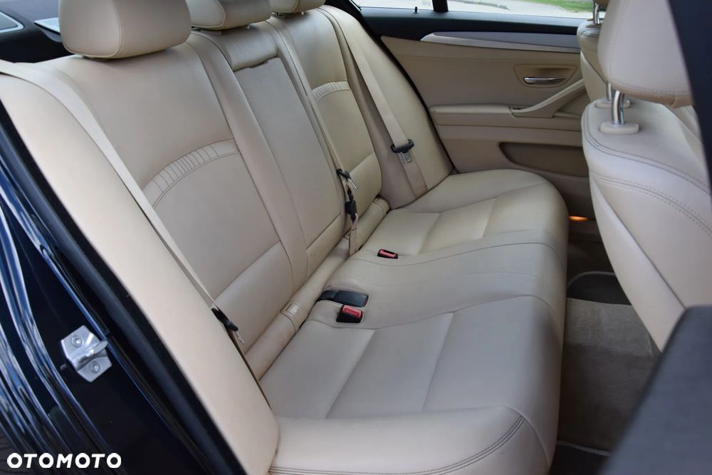 BMW Seria 5 535i Sport-Aut - 22