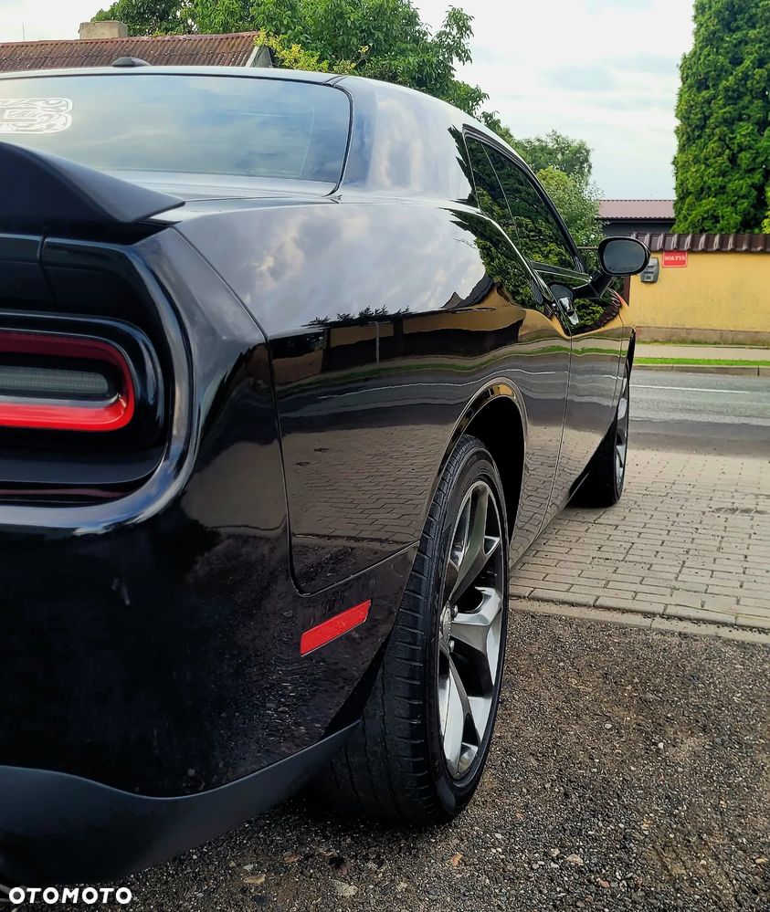 Dodge Challenger - 32
