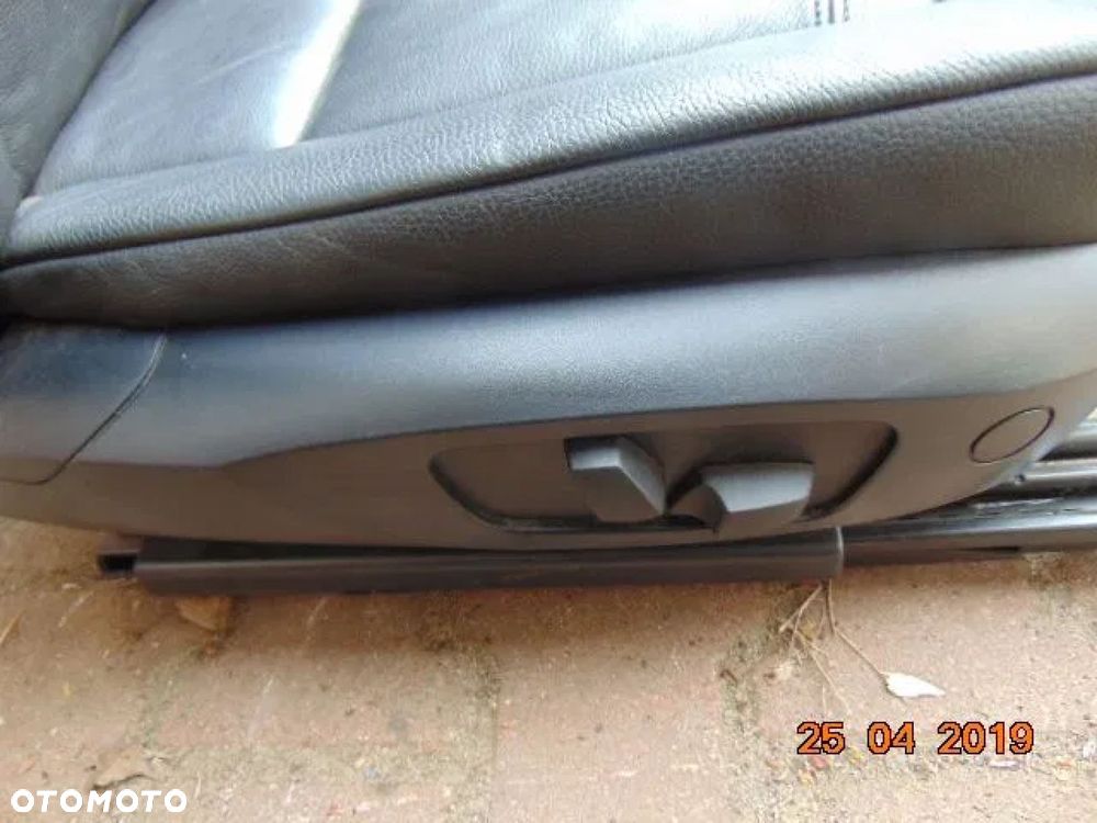 BMW 3 E92 COUPE siedzenia czarna grafitowa ciemna szara SKÓRA tapicerka skórzana elektryczne FOTELe podłokietnik napoje puszki cupholder SUPER STAN - 8