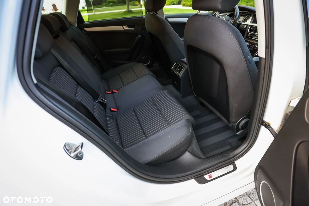 Audi A4 Avant 2.0 TDI DPF clean diesel quattro S tronic S line Sportpaket - 26