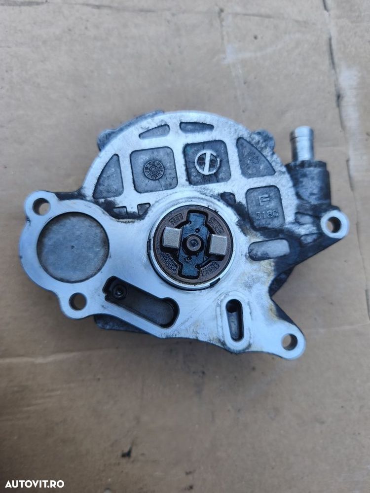 Pompă vacuum 2.0 tdi Volkswagen Passat B6 B7  03L 145 100 / 03L145100 - 4