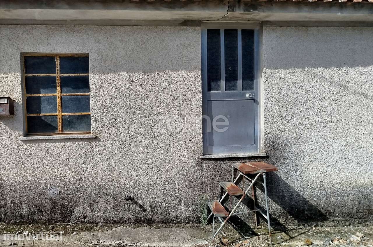 Moradia para habitação, com quintal, terreno e garagem - Grande imagem: 4/53