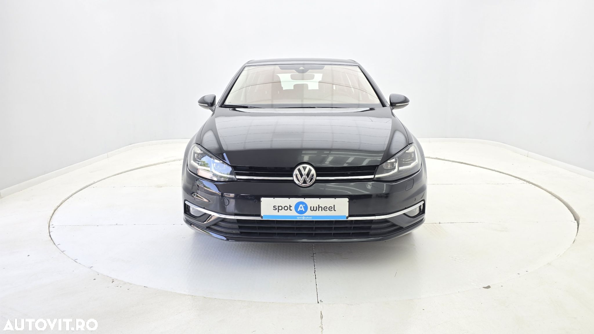 Volkswagen Golf - 2