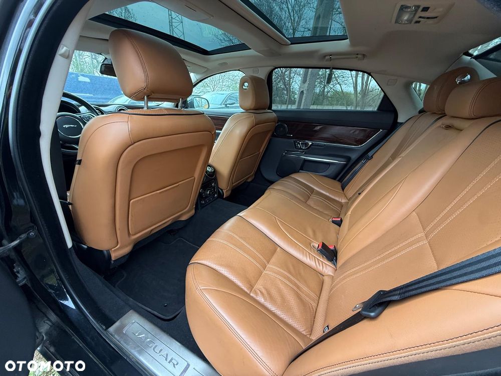 Jaguar XJ 3.0 D V6 LWB Portfolio - 12