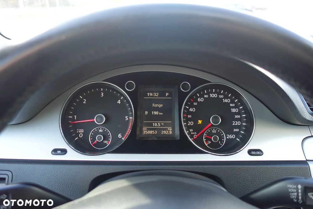 Volkswagen Passat 2.0 TDI Comfortline DSG - 11