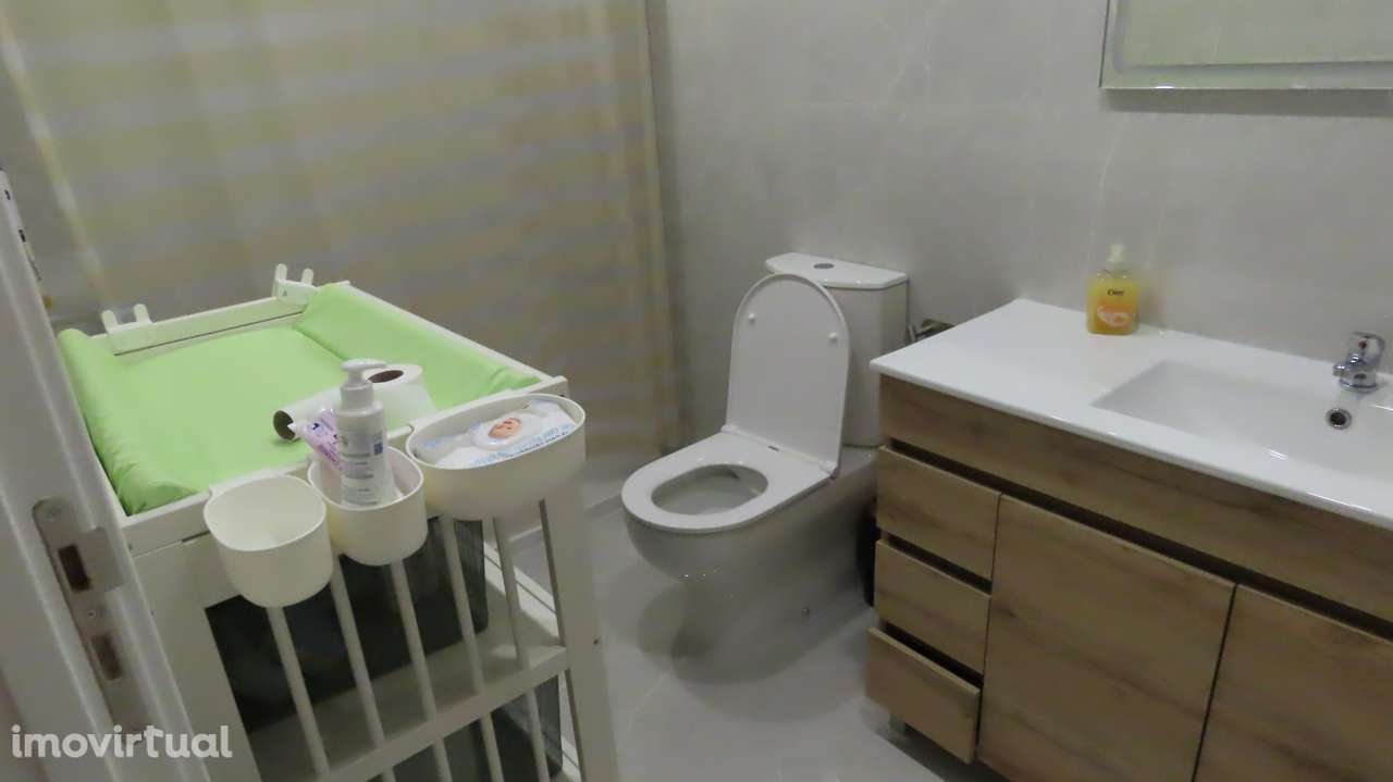 Fantastico t4 moradia numa zona calma e muito acessivel - Grande imagem: 3/15